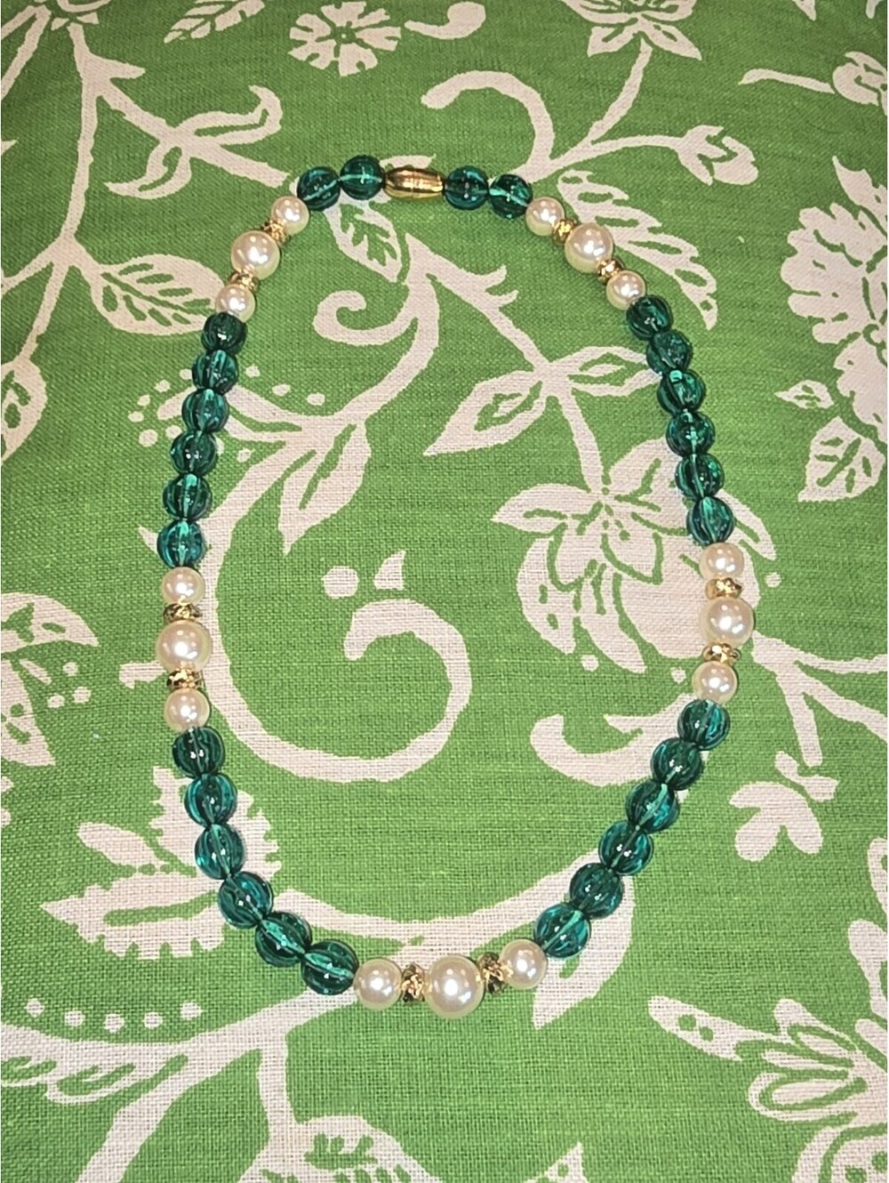 Vintage 1986 AVON raj Necklace 16" Simulated Emerald